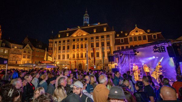 Publikum beim Coburger-Weinfest