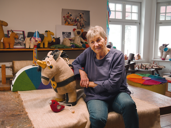Renate Müller in ihrem Kreativ-Atelier